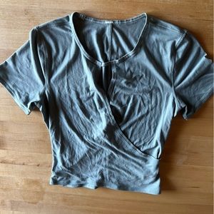 Lululemon Women’s crop top